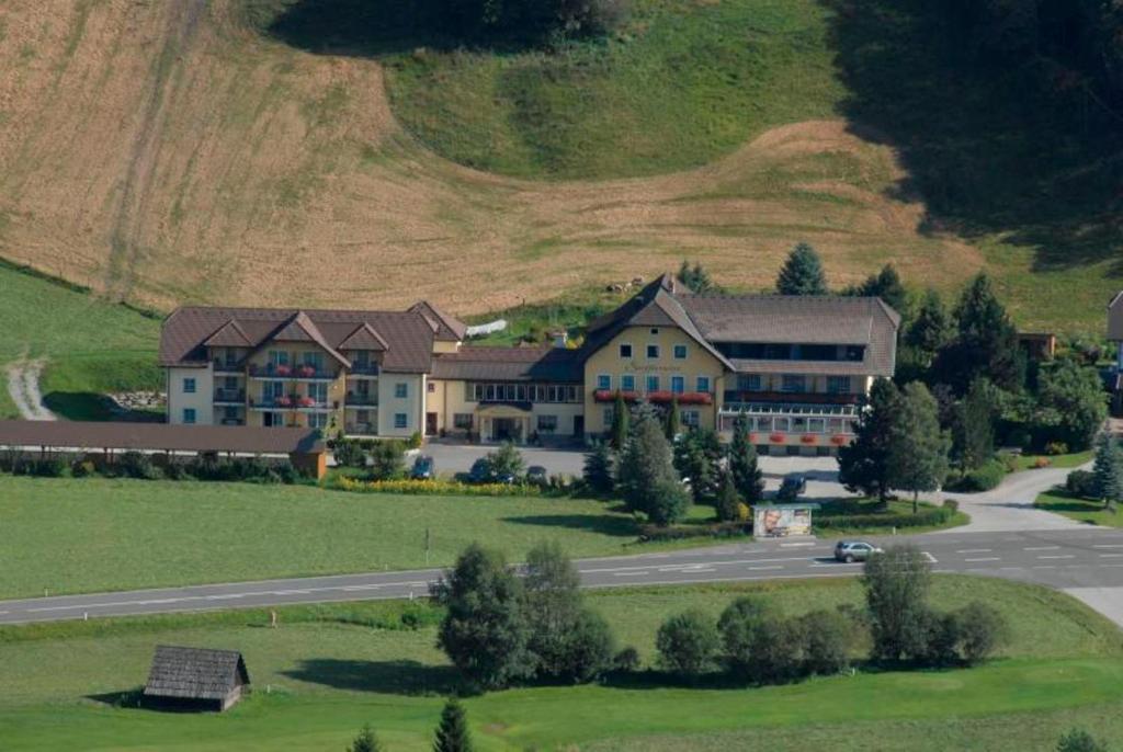 Landhotel Stofflerwirt Санкт-Михель  Экстерьер фото