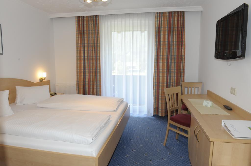 Landhotel Stofflerwirt Санкт-Михель  Номер фото